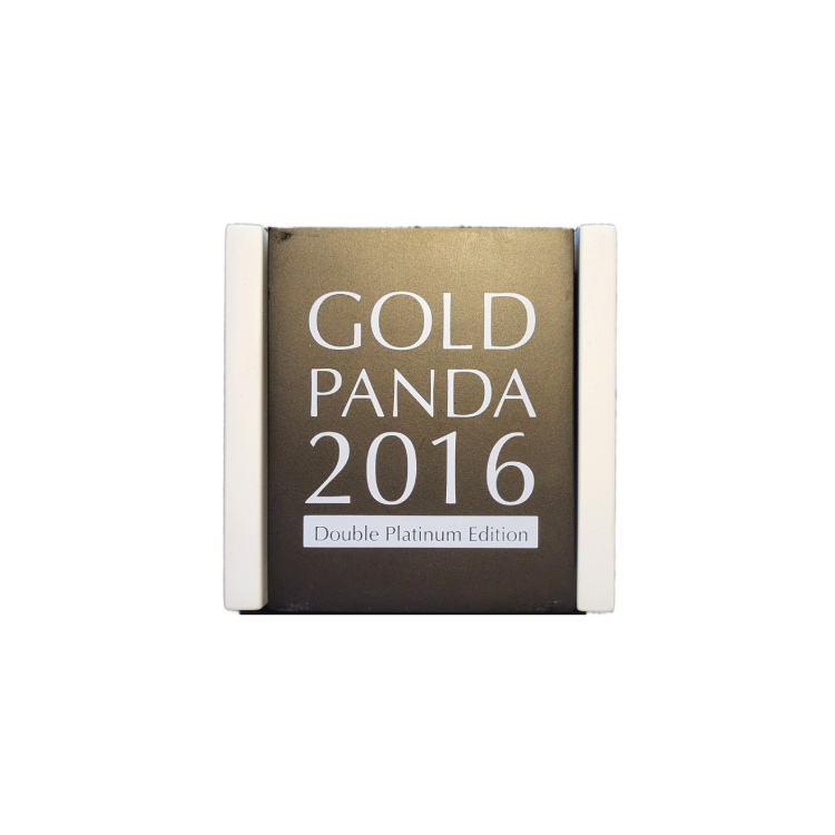 1 troy ounce gouden Panda Double Platinum Edition munt perspectief 2